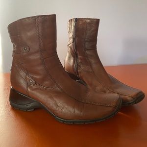 Clarks tall ankle boots with zipper and low heel